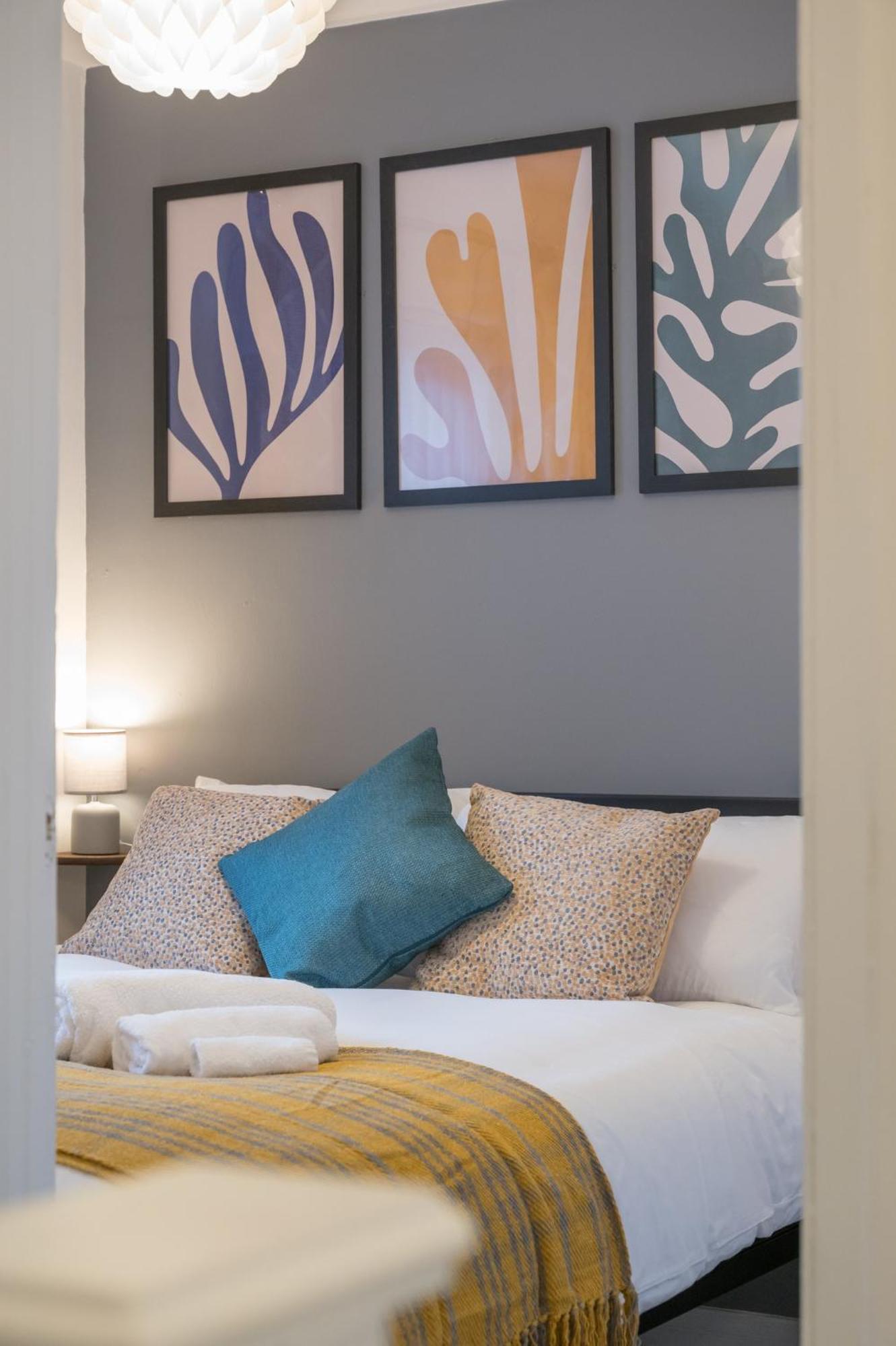 Staybynumbers - Centre & Parking Holiday home